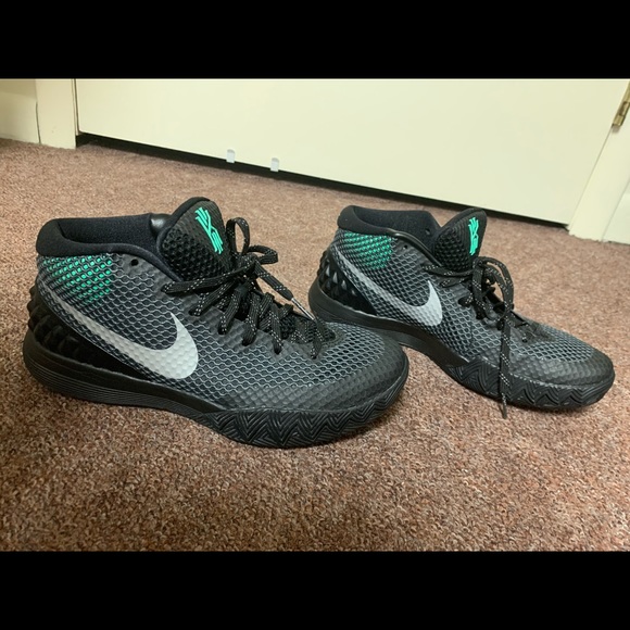 Kyrie irving Nike sneakers - Picture 1 of 5